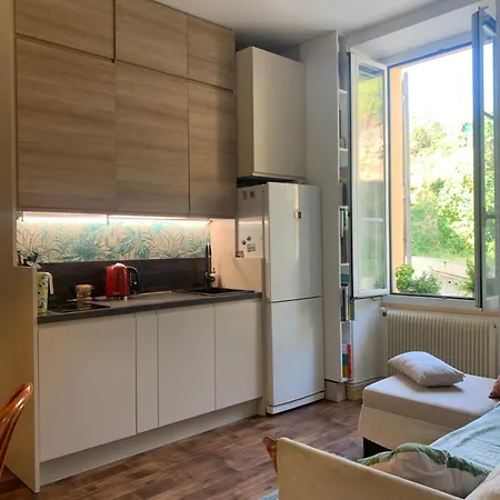 Au Calme Et Salon/cuisine + Sdb / Wifi-tv Apartament