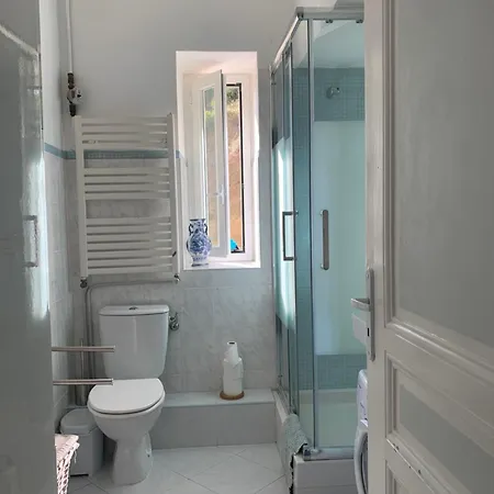 Apartament Au Calme Et Salon/cuisine + Sdb / Wifi-tv Mentona