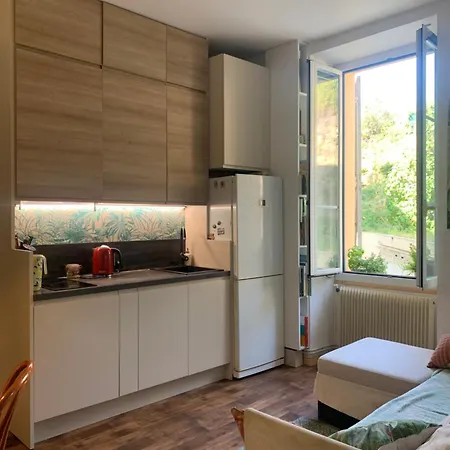 Au Calme Et Salon/cuisine + Sdb / Wifi-tv Apartament Mentona