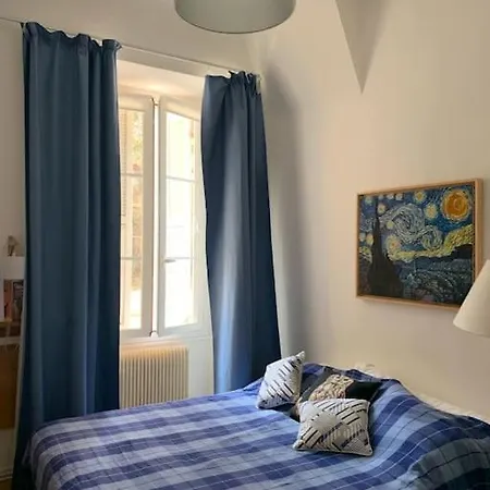 Au Calme Et Salon/cuisine + Sdb / Wifi-tv Apartament