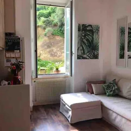 Apartament Au Calme Et Salon/cuisine + Sdb / Wifi-tv Mentona