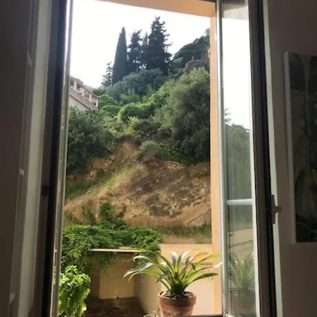 Au Calme Et Salon/cuisine + Sdb / Wifi-tv * Mentona